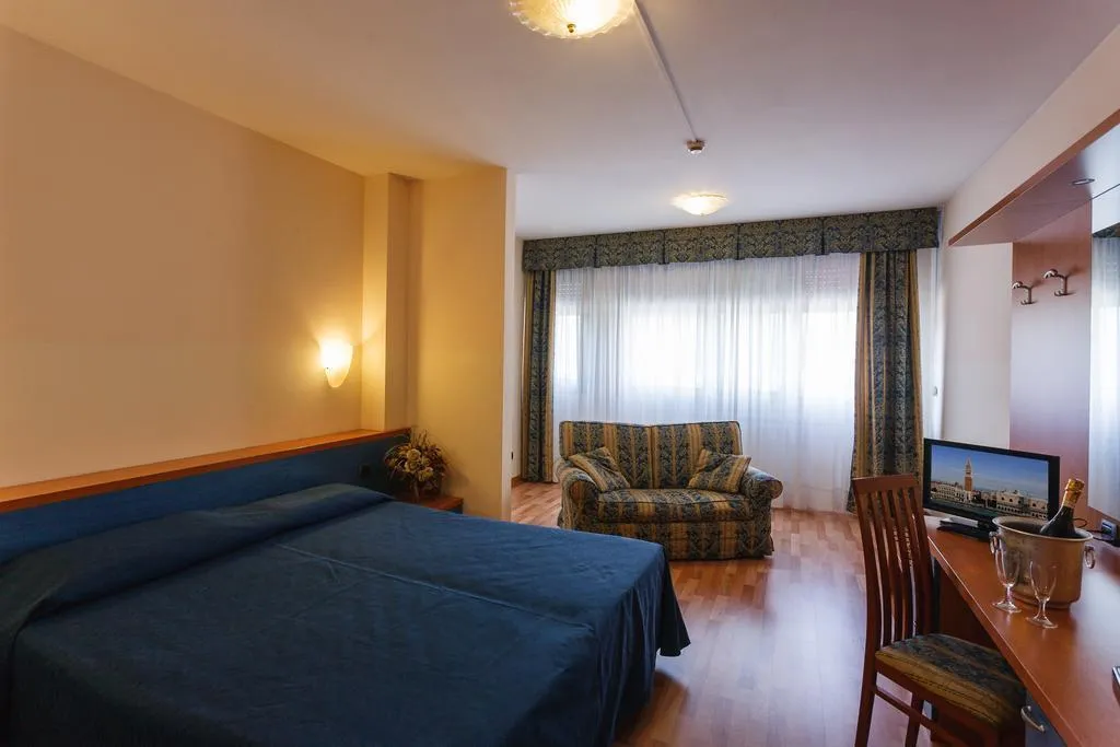 General view, Airmotel, Venice