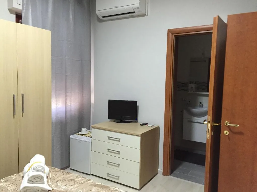 Room, B&B Sirentum, Naples