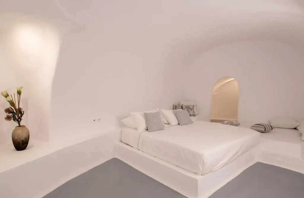 Room, Heavens Edge by Mr and Mrs White, Santorini