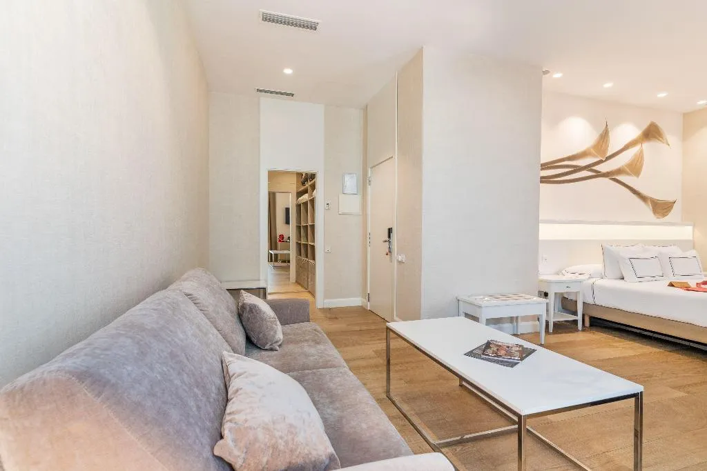 JUNIOR SUITE STANDARD Room, Melia Plaza, Valencia