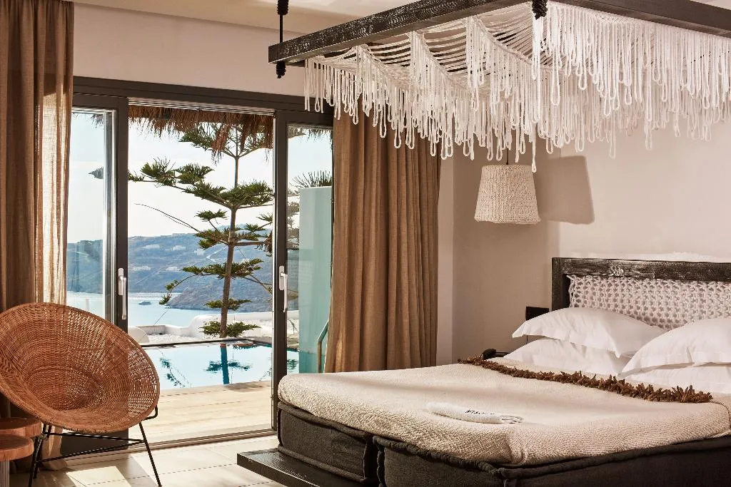 SUITE WITH PRIVATE POOL Room, Myconian Utopia Relais & Chateaux, Mykonos