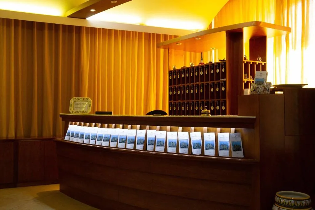 Lobby, Hotel Maddaloni, Naples