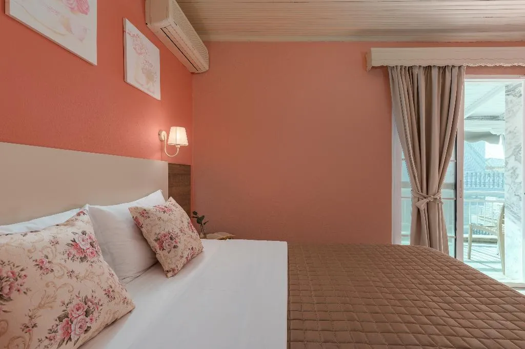 FAMILY ROOM STANDARD Room, Ouzas  Luxury Hotel, Thessaloniki