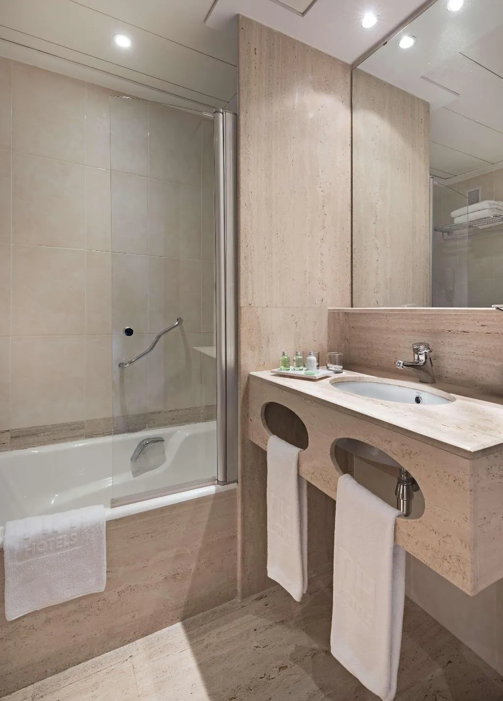DOUBLE SINGLE USE STANDARD Room, NH Valencia Center, Valencia