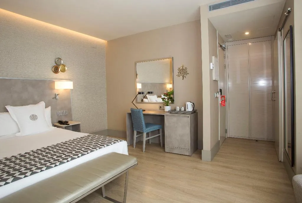 DOUBLE DELUXE Room, America Sevilla, Seville