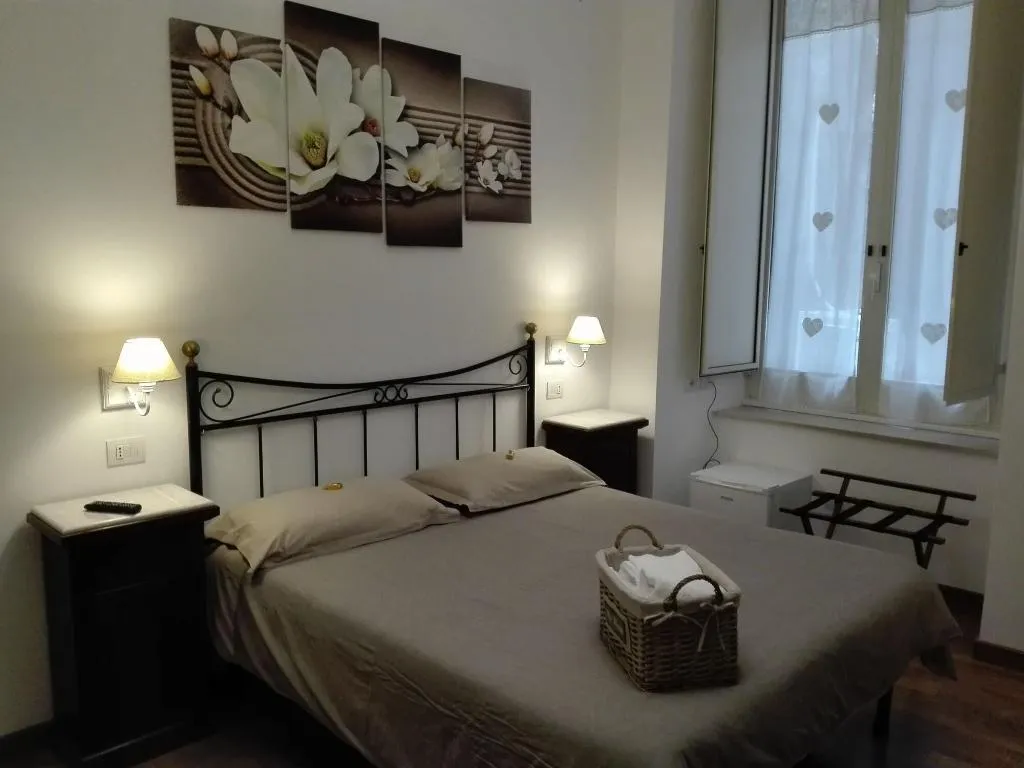 Room, Napolipietrasanta, Naples