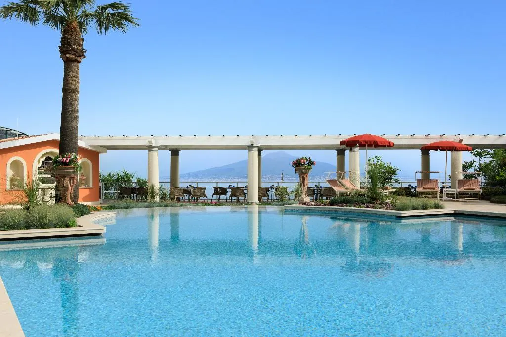 Pool, Grand Hotel Royal, Naples