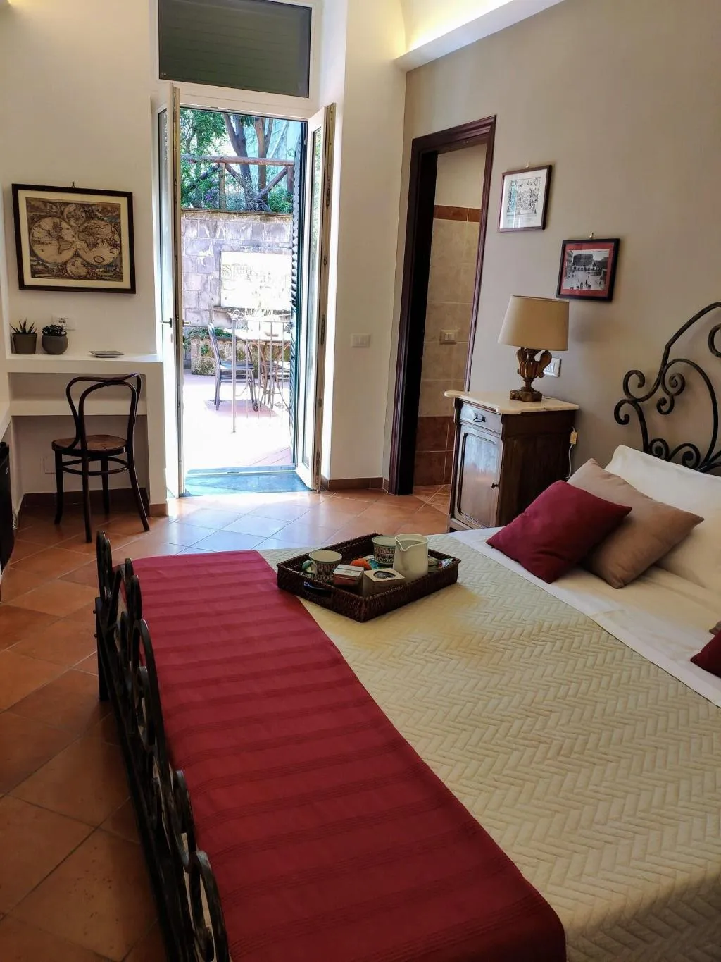 Room, Sweet Home Sorrento, Naples