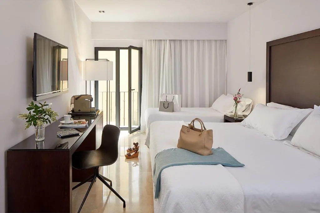 DOUBLE SUPERIOR QUEEN BED Room, Rey Alfonso X, Seville