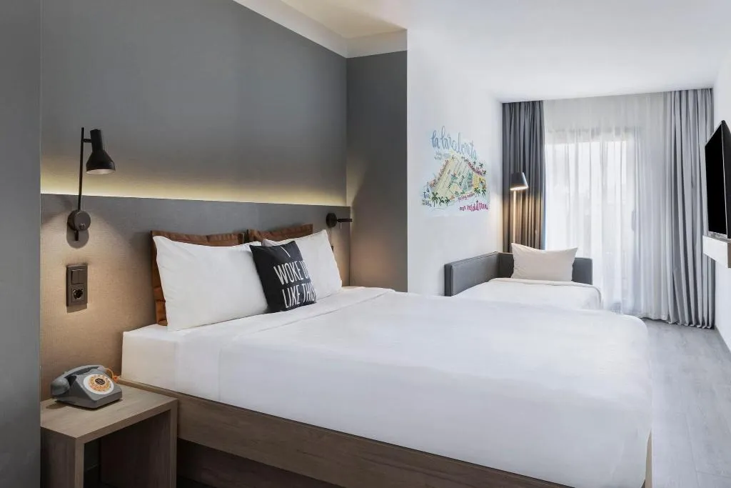 DOUBLE QUEEN SIZE BED Room, Moxy Barcelona, Barcelona