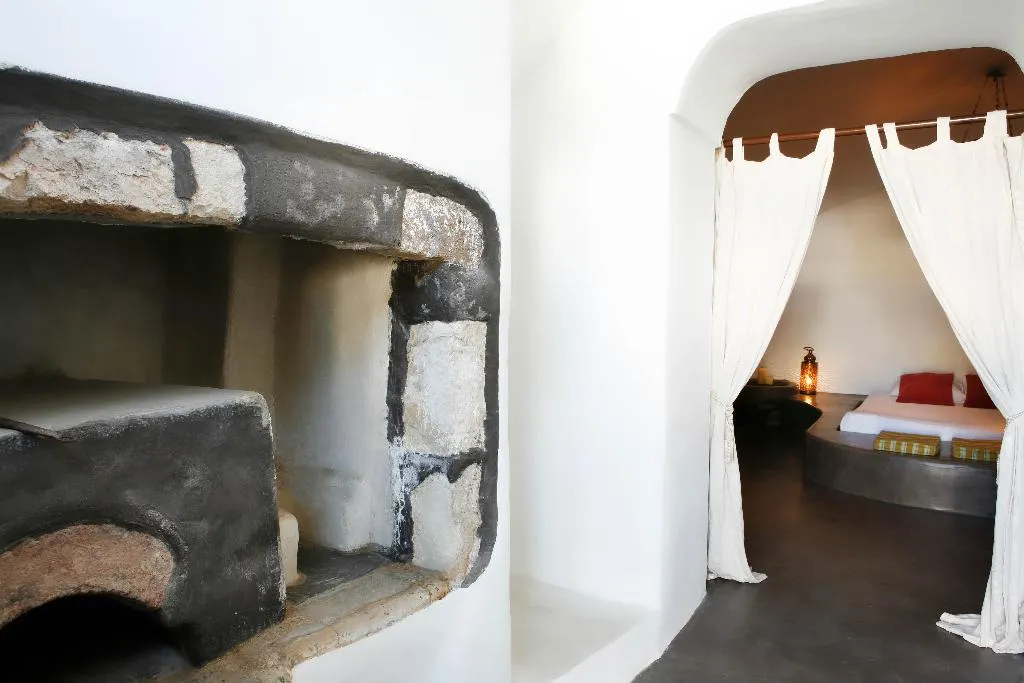 VILLA THREE BEDROOMS WITH PRIVATE POOL Room, Santorini Heritage Villas & Mansions, Santorini