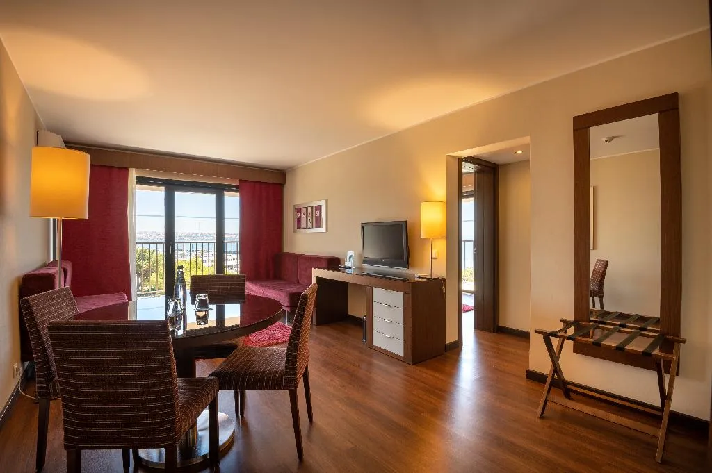 JUNIOR SUITE CAPACITY 3 Room, Vila Gale Cascais, Lisbon