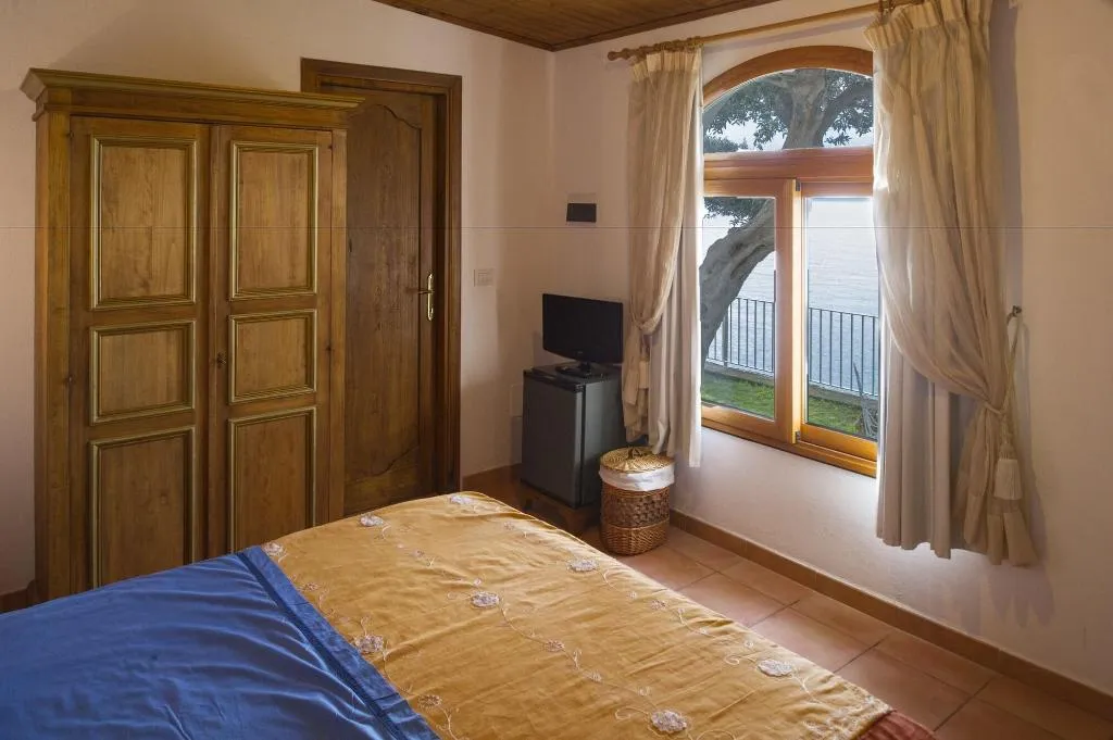 Room, La Maliosa D' Arienzo, Naples