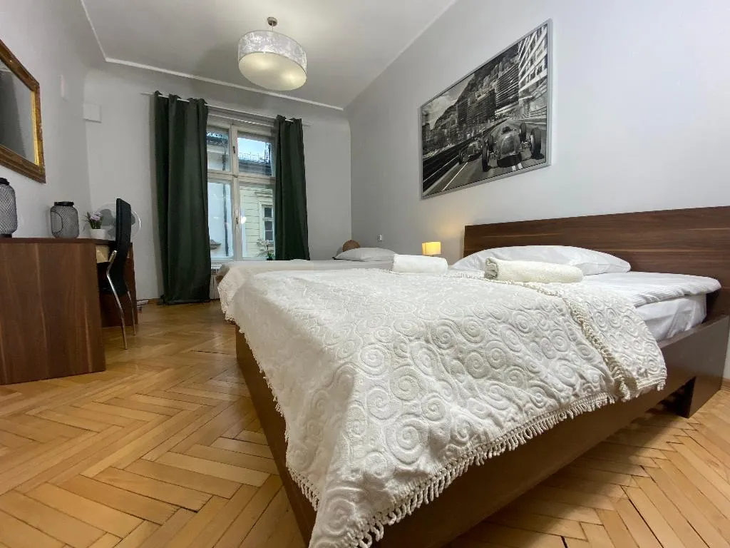 STUDIO CAPACITY 3 Room, P&J Tourist Apartments, Krakow