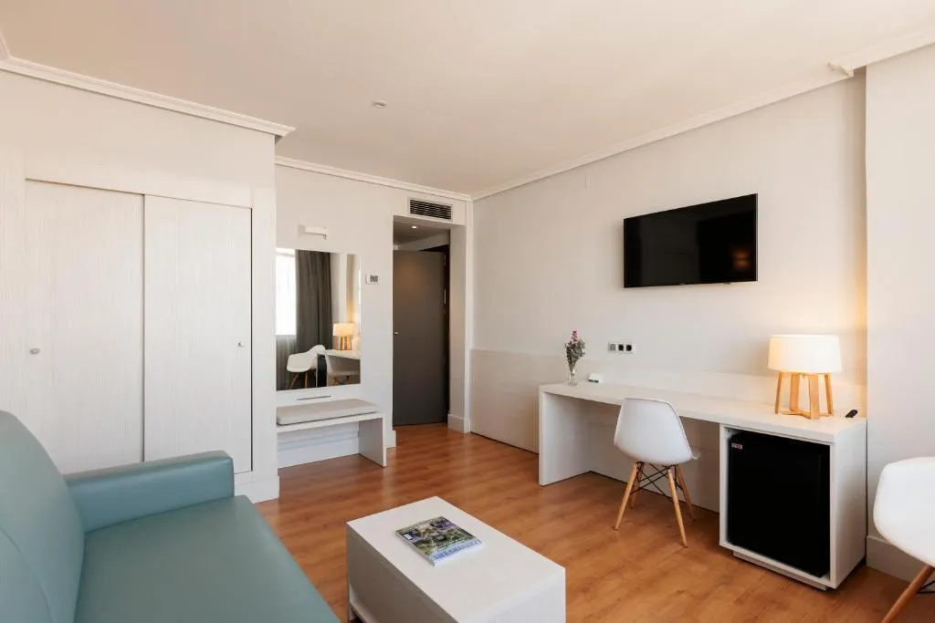 JUNIOR SUITE STANDARD Room, Pax Guadalajara, Madrid