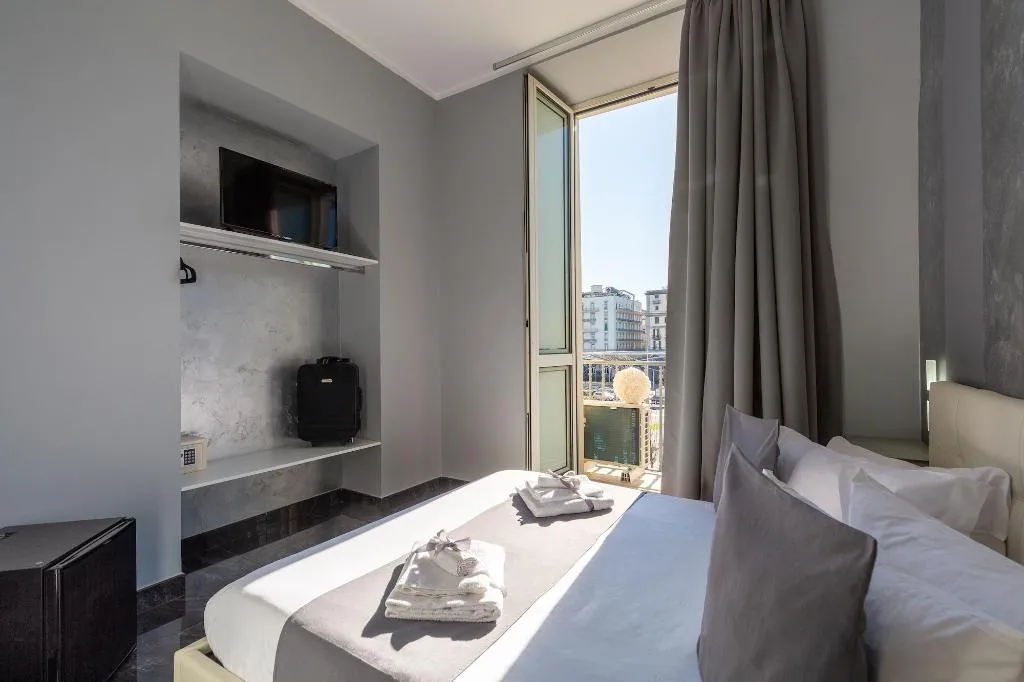 DOUBLE SUPERIOR Room, Hotel Palace Napoli, Naples