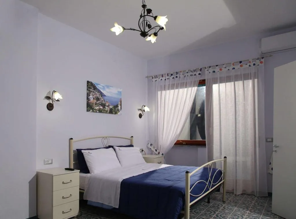 Room, The Reef, Naples