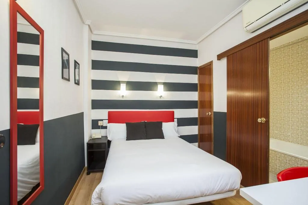 SINGLE STANDARD Room, Casual de la Música Valencia, Valencia