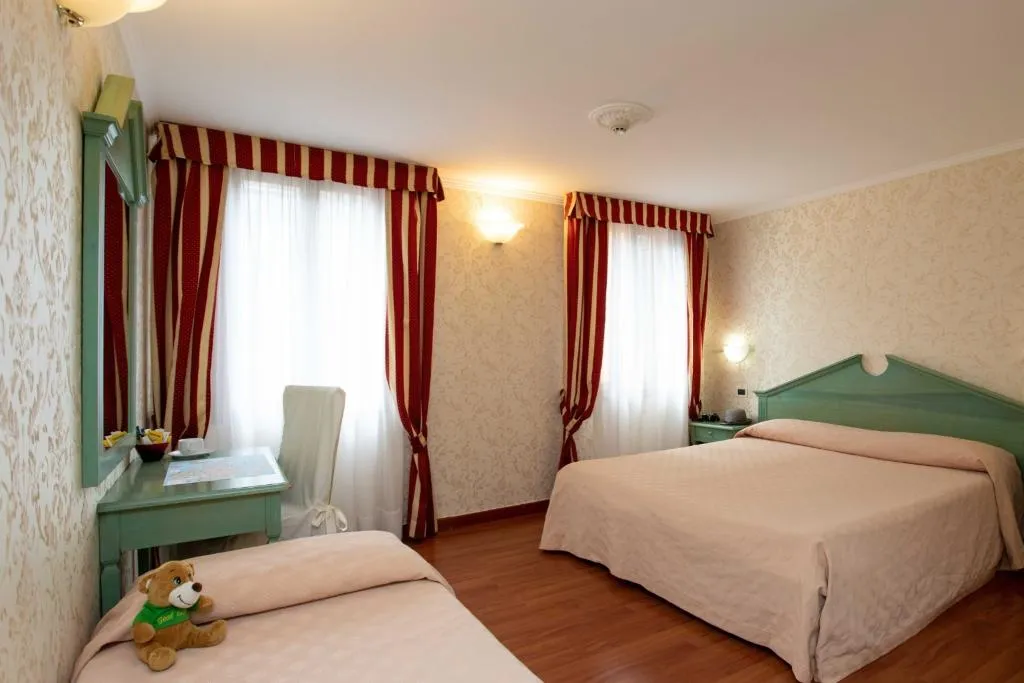 TRIPLE CLASSIC Room, Tintoretto Hotel, Venice