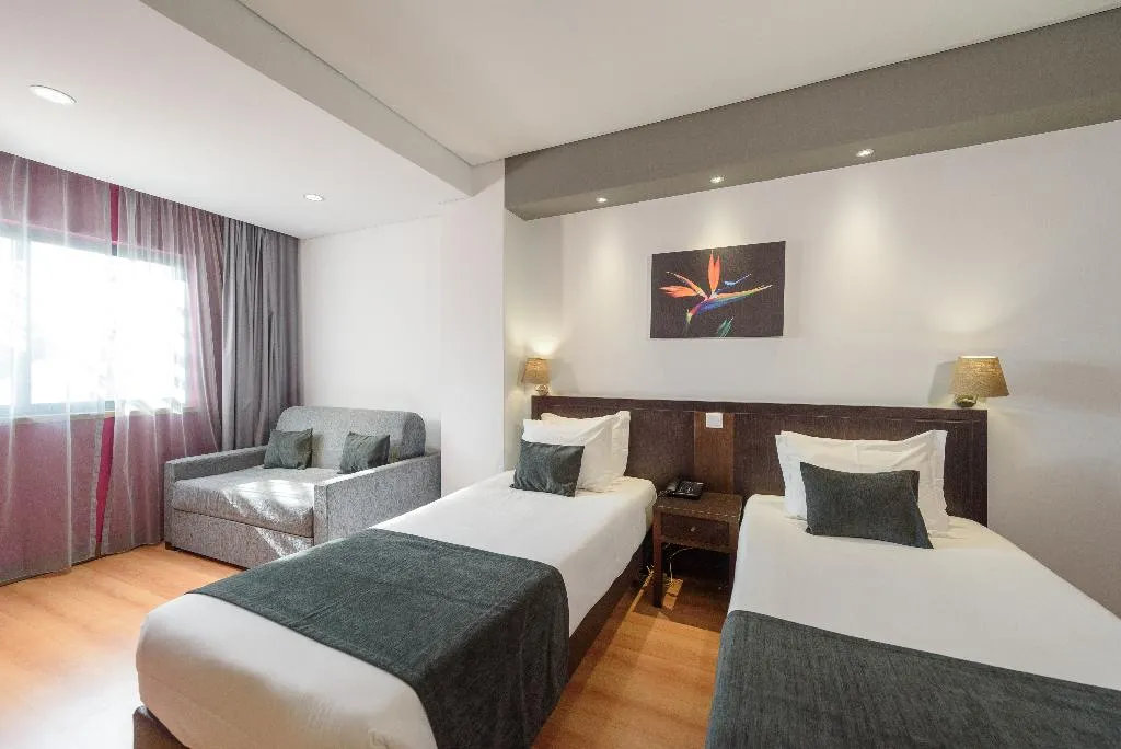 FAMILY ROOM DELUXE CAPACITY 4 Room, Hotel Luena, Lisbon