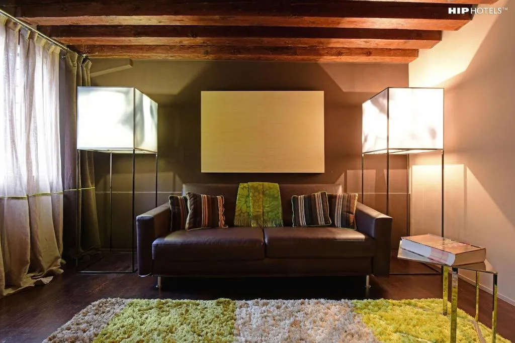 Room, Charming House Iqs, Venice