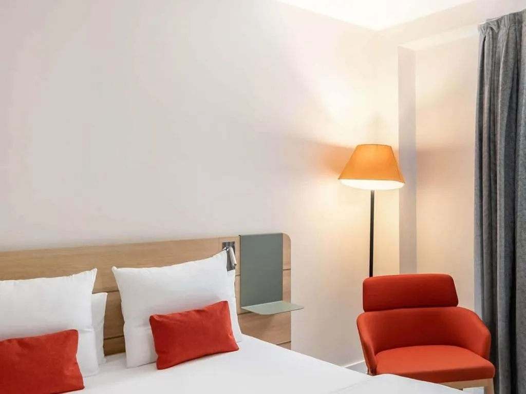 DOUBLE PREMIUM QUEEN BED Room, Novotel Madrid City Las Ventas, Madrid