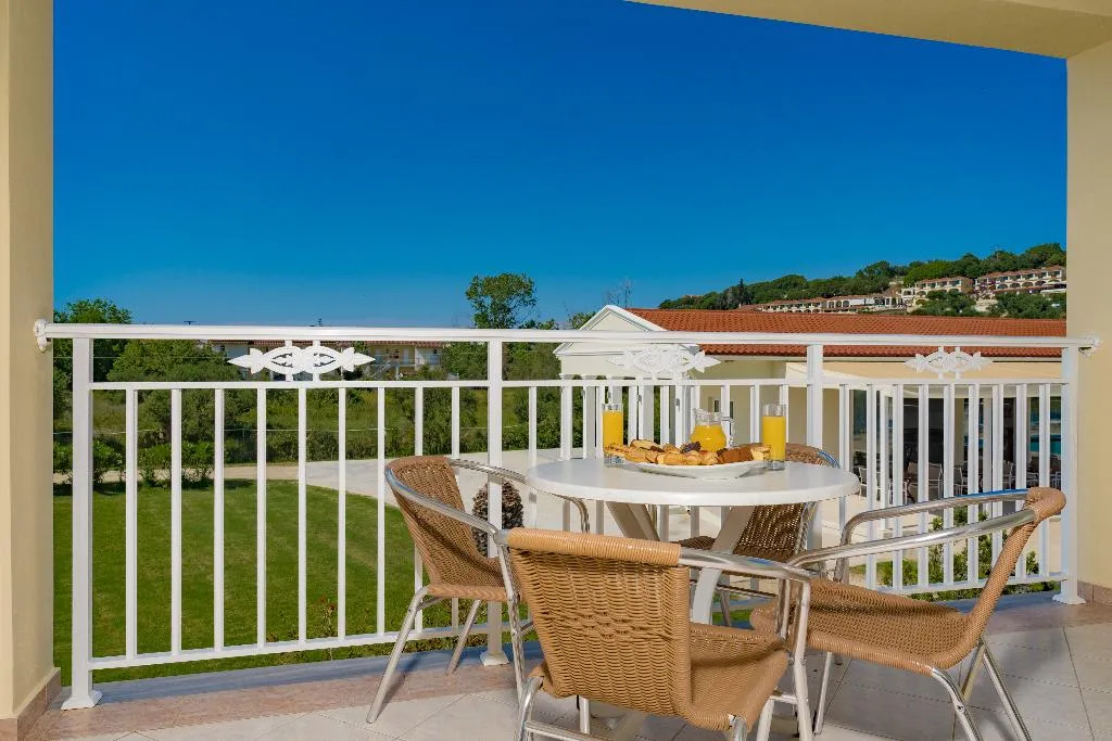 QUADRUPLE BASIC Room, Manousis Aparthotel, Zante