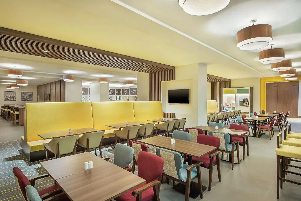 Restaurant, Hampton by Hilton Dubai Airport, Dubai
