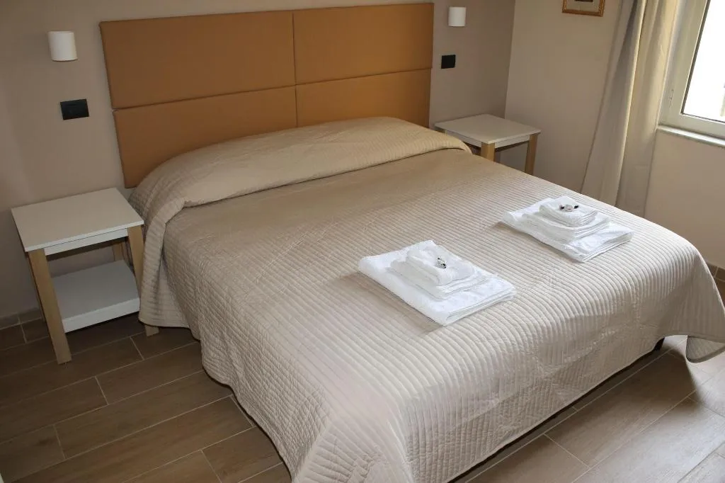 Room, B&B Giacomino, Naples