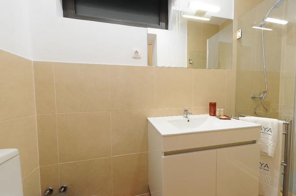 SINGLE ONE BEDROOM ONE BATHROOM Room, Naya - Downtown Guesthouse, Porto