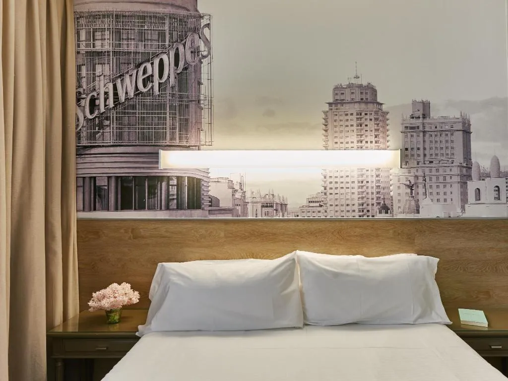 QUADRUPLE STANDARD Room, Regente, Madrid