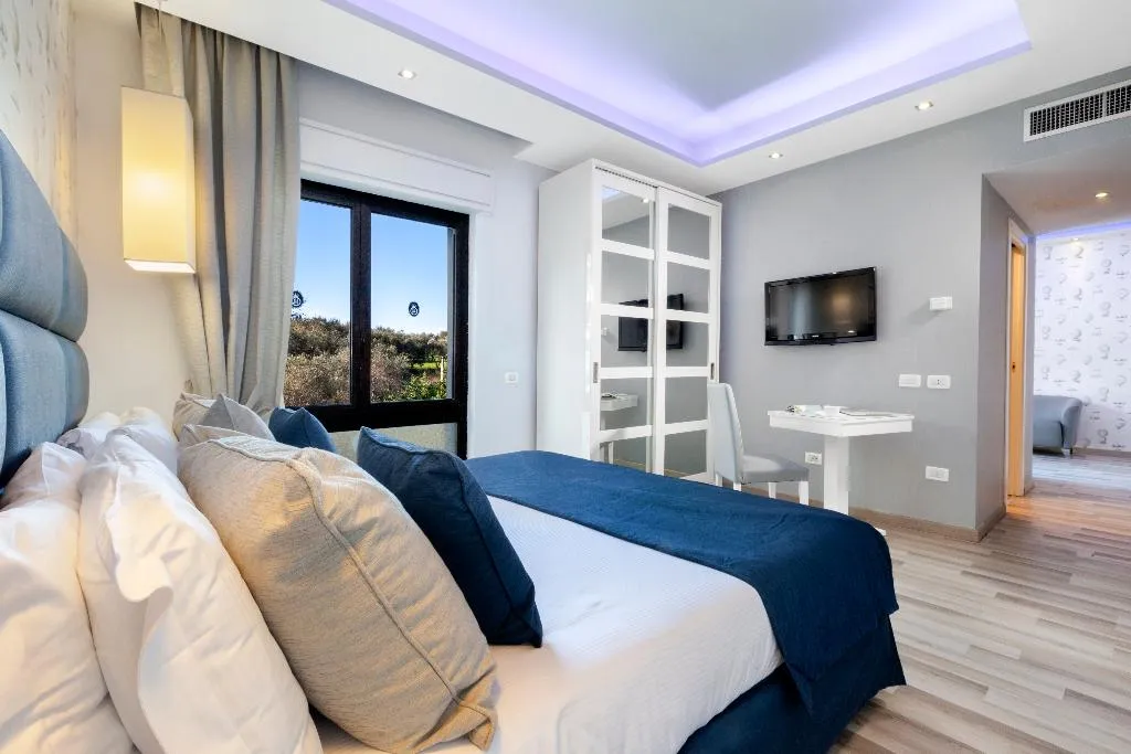 Double or Twin GARDEN VIEW Room, Nastro Azzurro Resort, Naples