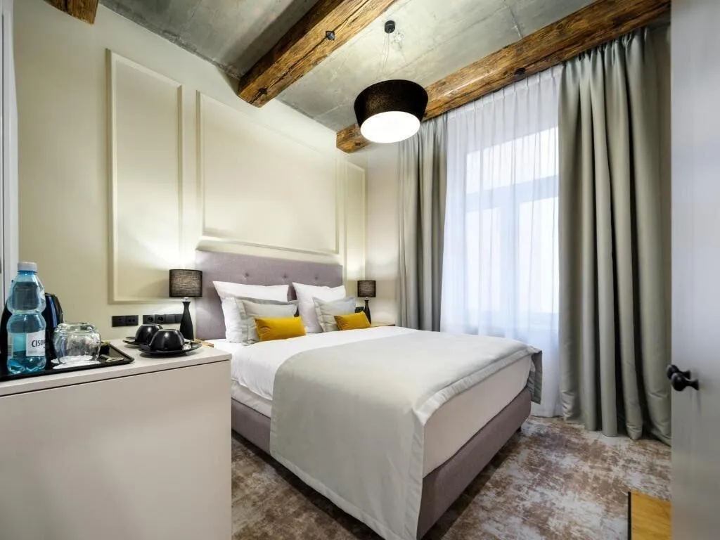 Room, Wawel Queen, Krakow