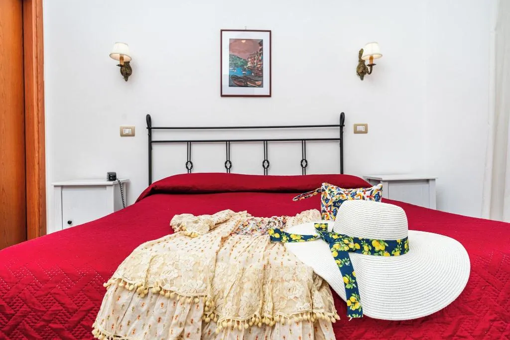 DOUBLE STANDARD Room, Fontana, Naples
