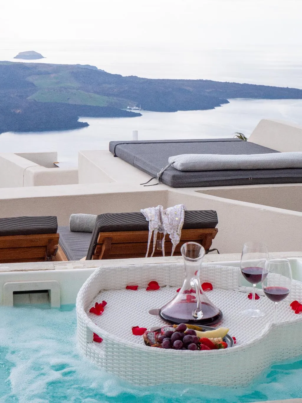 JUNIOR SUITE WITH JACUZZI Room, Caldera Cliff Illusion Suites, Santorini