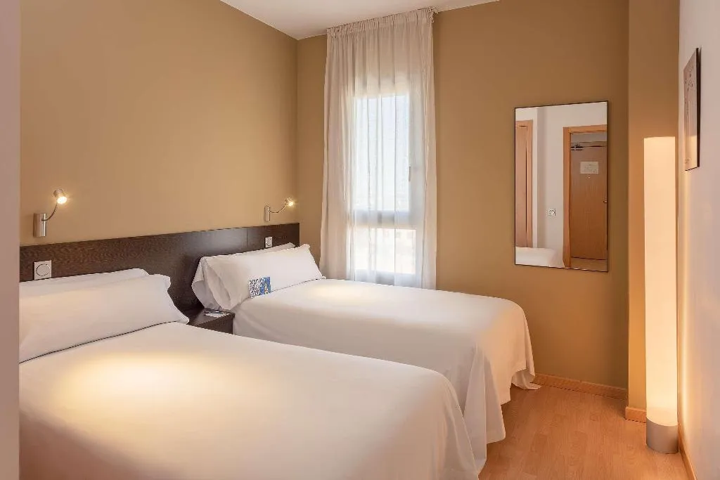 Room, Madrid Airport Suites Affiliated By Melia, Madrid