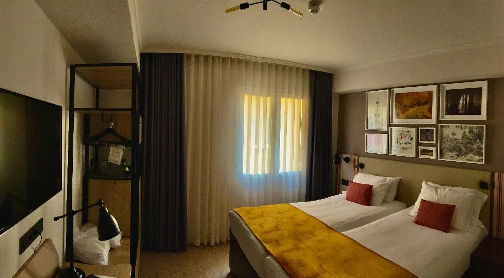 TWIN STANDARD Room, Hotel Indigo Madrid - Princesa, Madrid