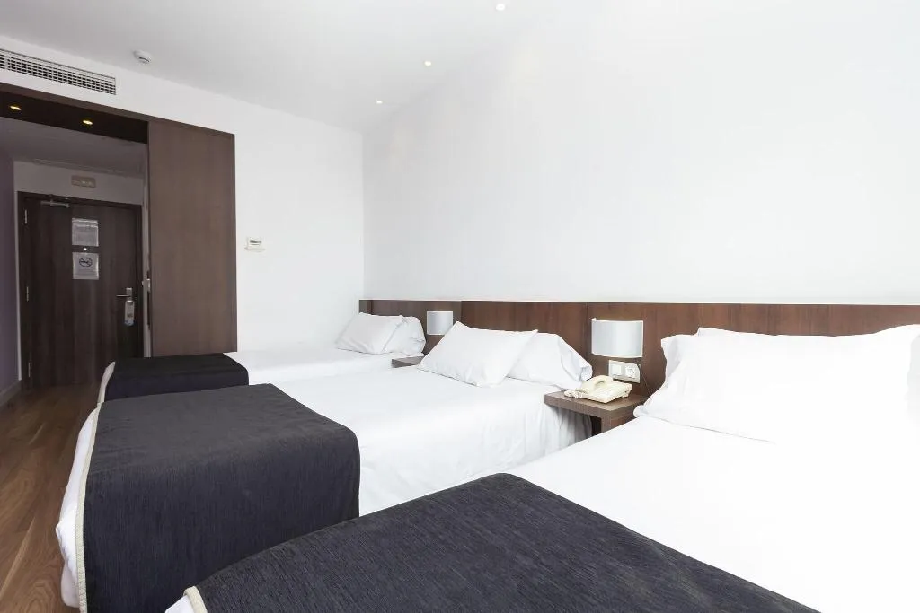 TRIPLE STANDARD Room, Hotel Olympia Universidades, Valencia