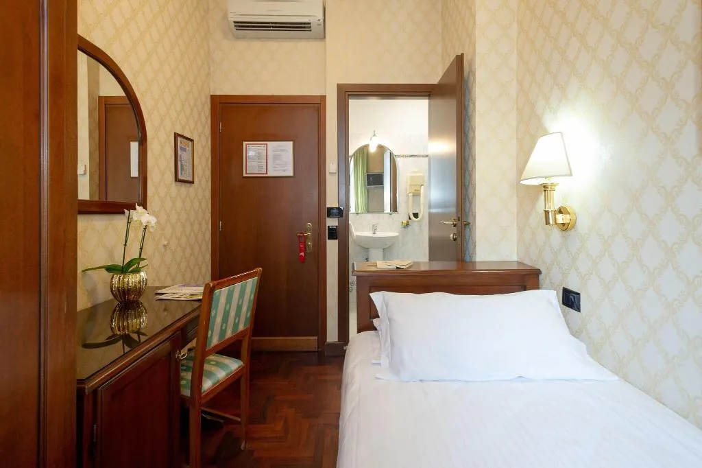 SINGLE CLASSIC Room, Hotel Boccaccio, Florence