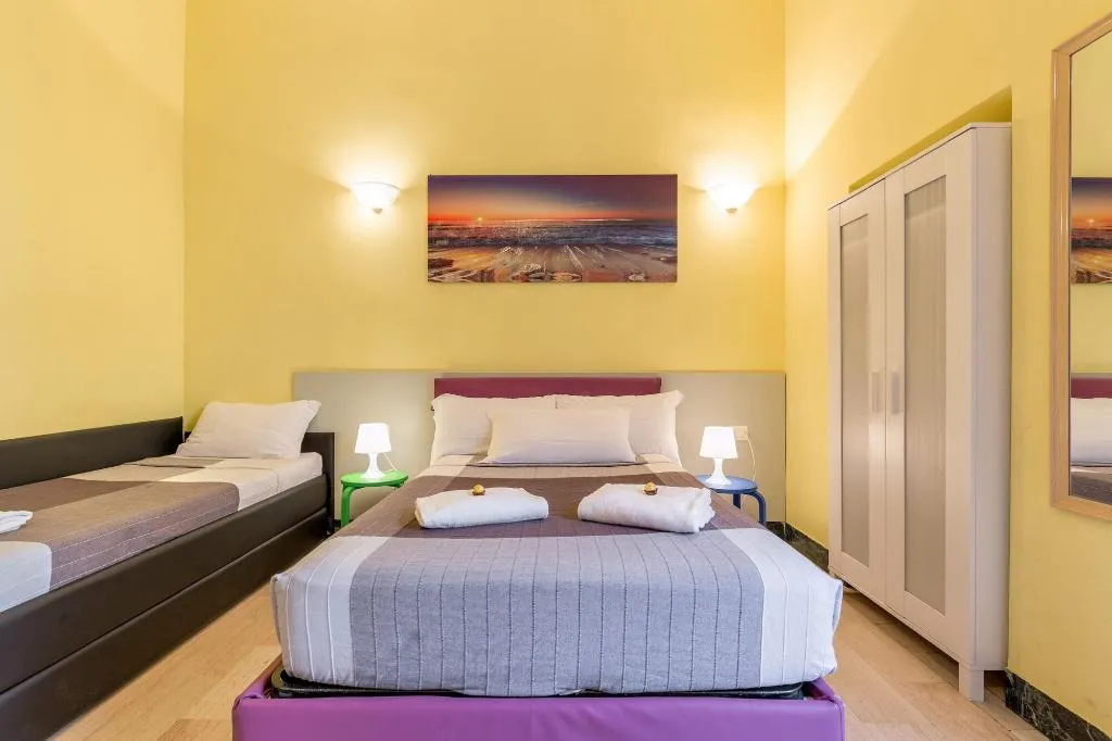 Room, Do Domus, Naples
