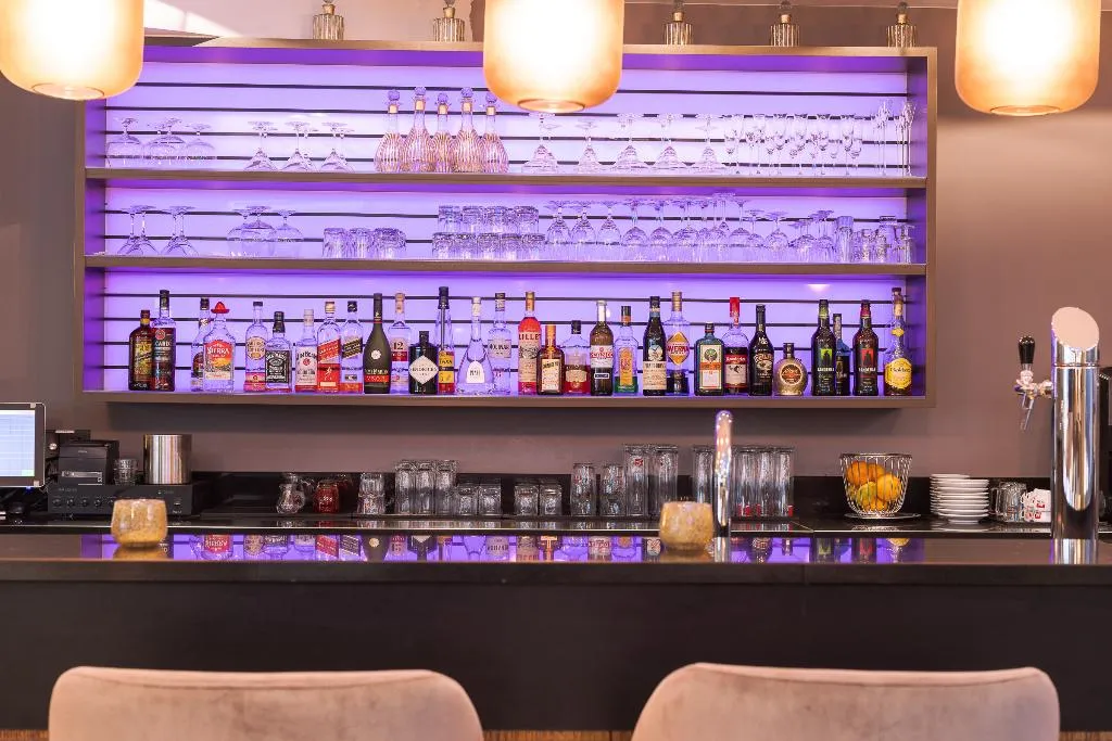 Bar, Leonardo Hotel Vienna Westbahnhof, Vienna
