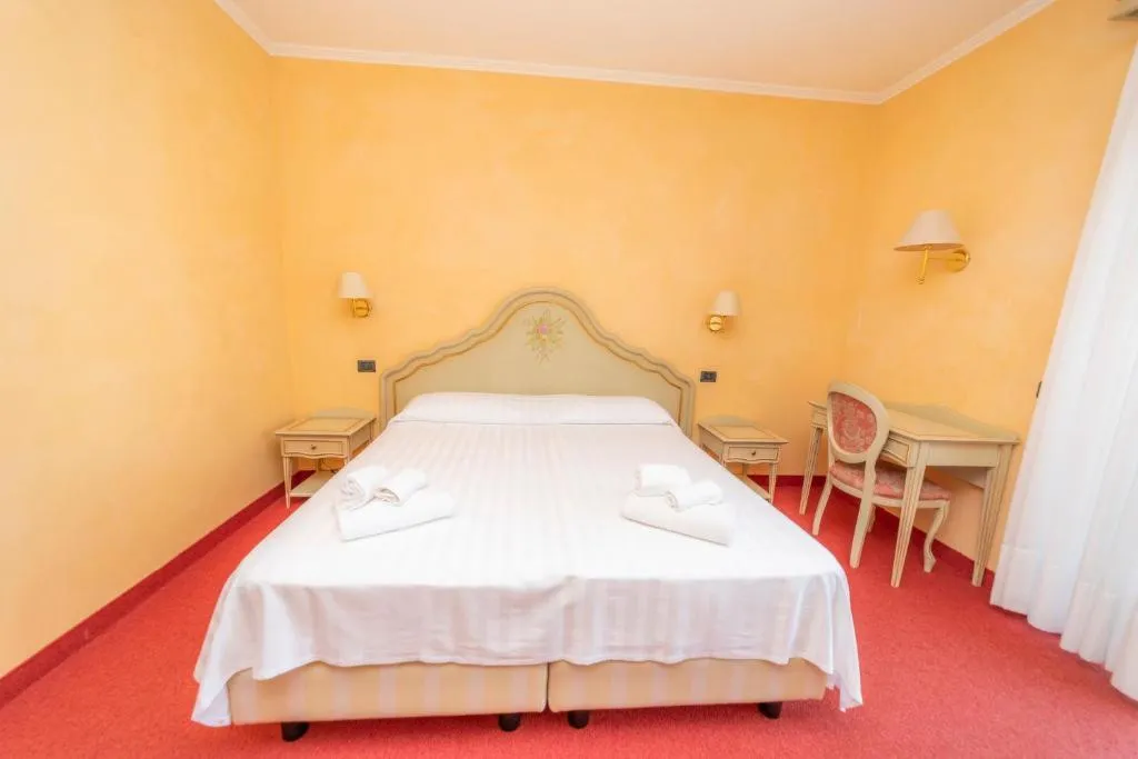 Double or Twin LAKE VIEW Room, Della Torre, Milan