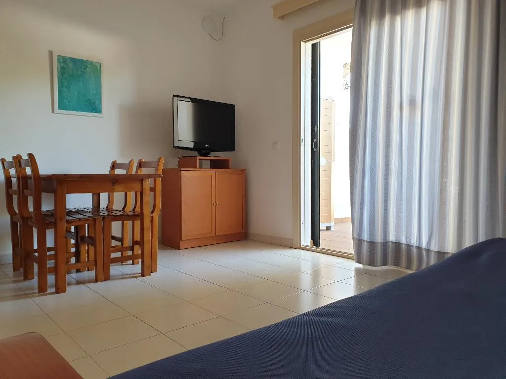 Room, Piscis, Menorca