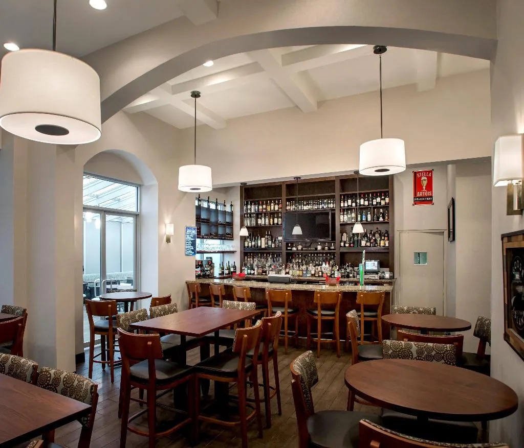 Bar, Holiday Inn Manhattan 6th Ave - Chelsea, New York