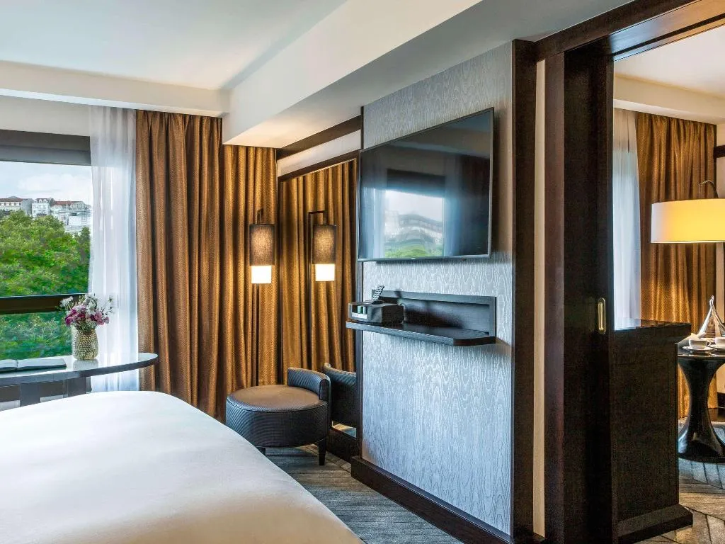 JUNIOR SUITE KING SIZE BED Room, Sofitel Lisbon Liberdade, Lisbon