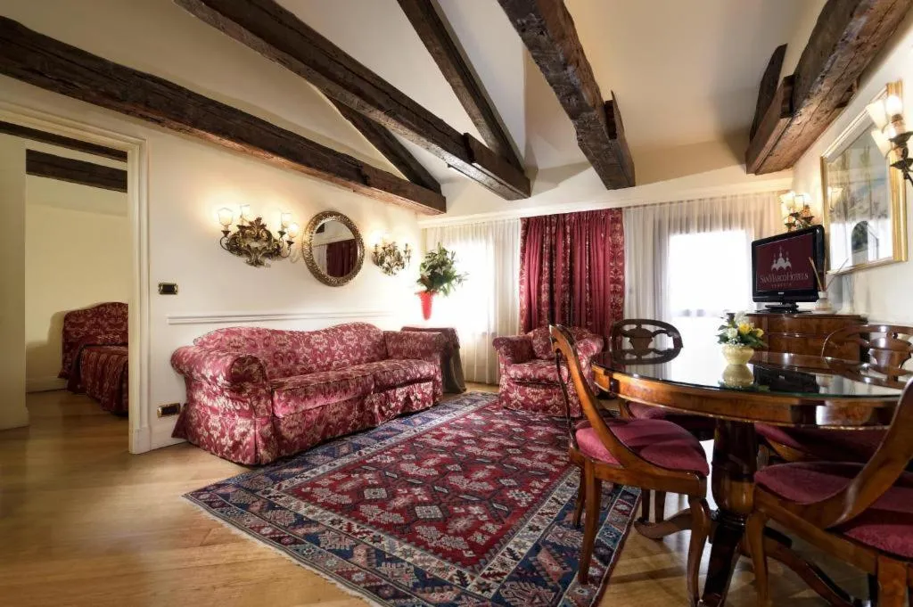 APARTMENT DELUXE CAPACITY 4 Room, Torre dell’Orologio Signature Residence, Venice