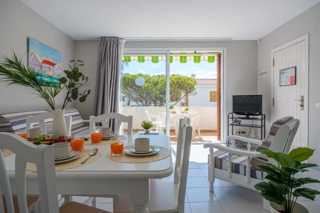 APARTMENT CAPACITY 6 Room, Estival Park Apartments, Costa Brava
