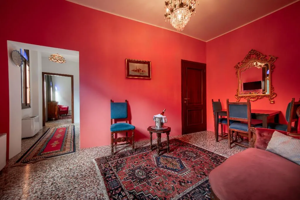 APARTMENT TWO BEDROOMS Room, Palazzo Sanluca, Venice