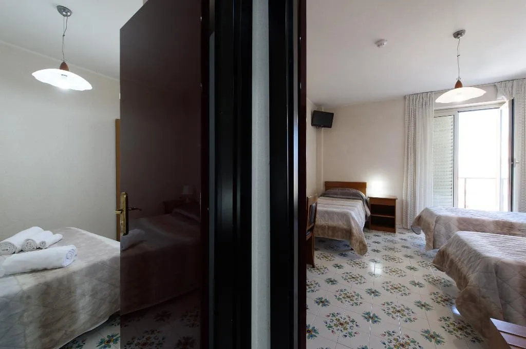FAMILY ROOM CAPACITY 5 Room, Hotel Casa Tra Noi, Rome