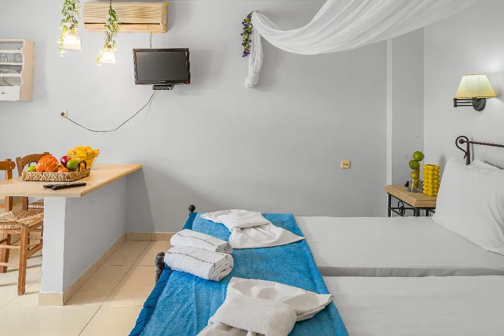 STUDIO ECONOMY Room, Golden Bay Apartments-Garden Haven, Crete